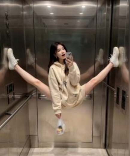AI生成电梯一字马美女制作教程，条条流量上万，别再在外面被割韭菜了，全流程实操-赚金金-技能学习分享